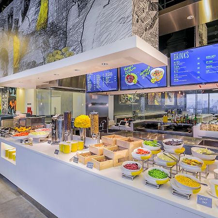 Yello Hotel Harmoni Джакарта Экстерьер фото