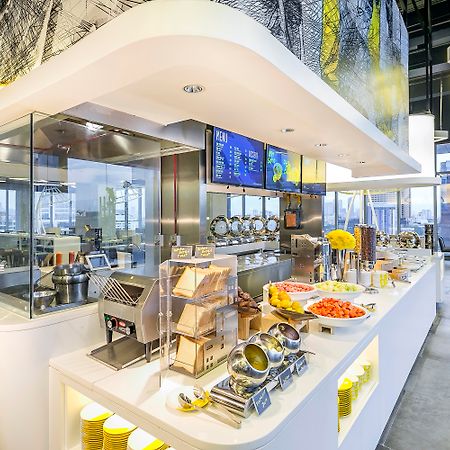 Yello Hotel Harmoni Джакарта Экстерьер фото