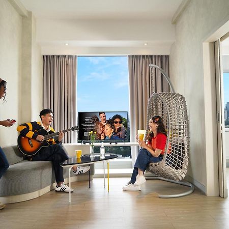 Yello Hotel Harmoni Джакарта Экстерьер фото
