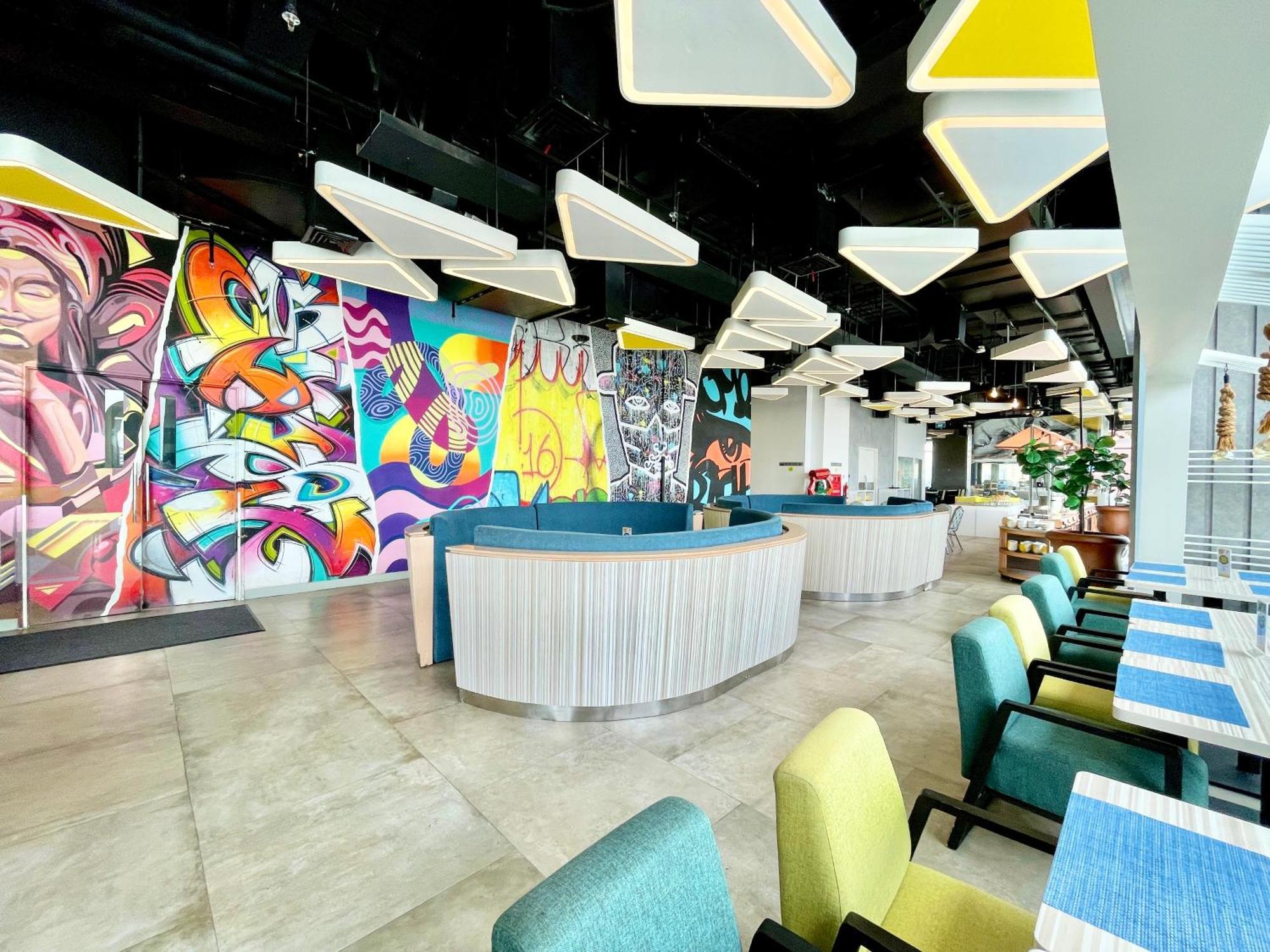 Yello Hotel Harmoni Джакарта Экстерьер фото