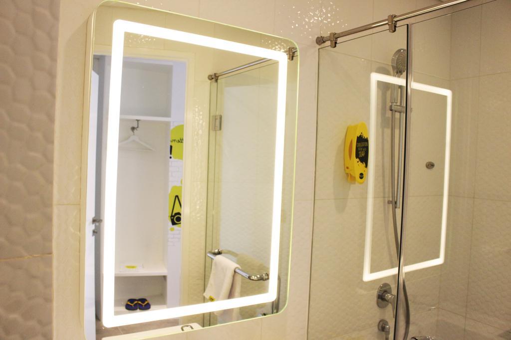 Yello Hotel Harmoni Джакарта Экстерьер фото