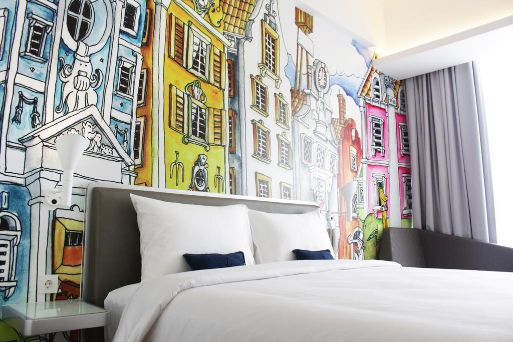 Yello Hotel Harmoni Джакарта Экстерьер фото