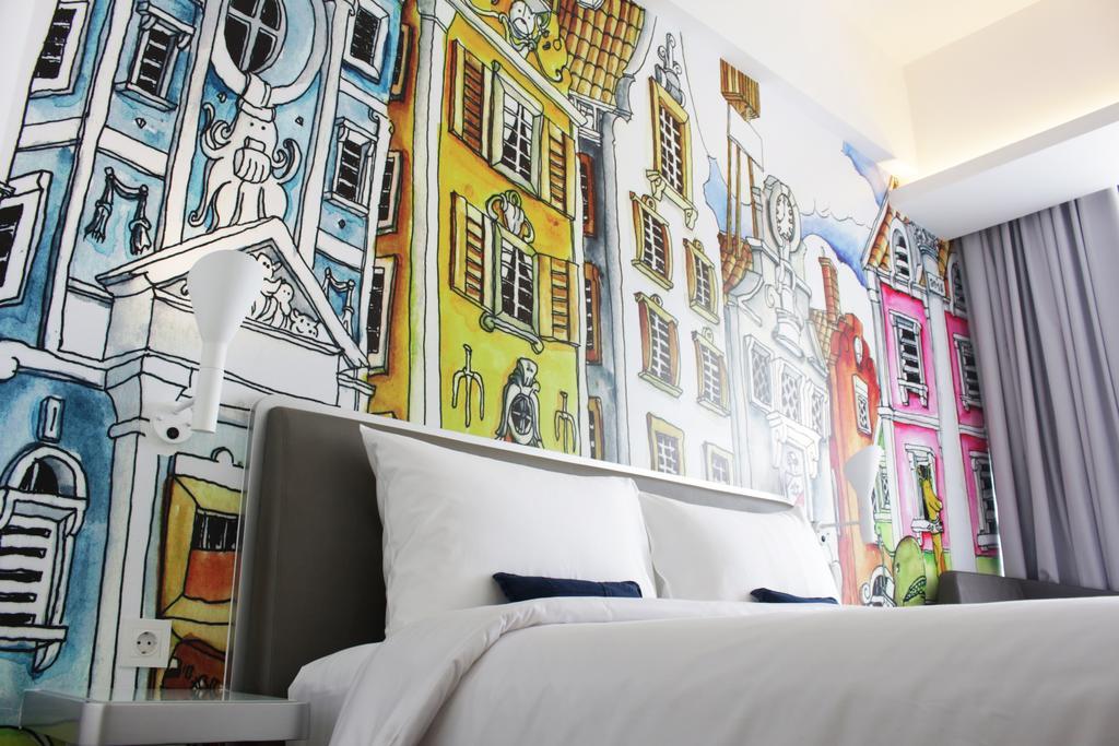 Yello Hotel Harmoni Джакарта Экстерьер фото