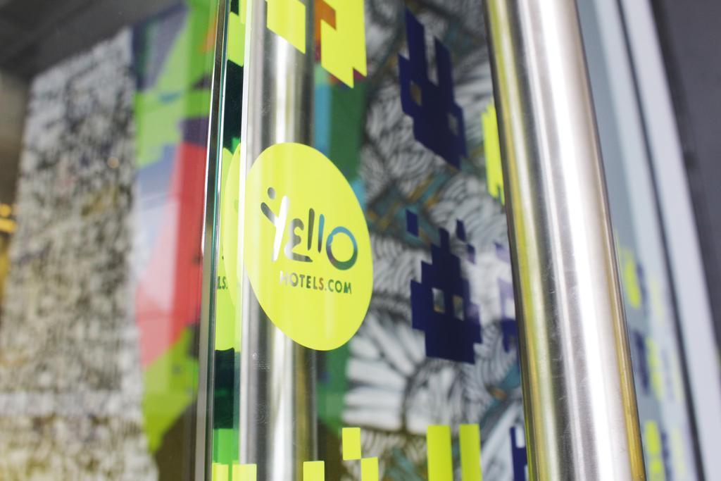 Yello Hotel Harmoni Джакарта Экстерьер фото
