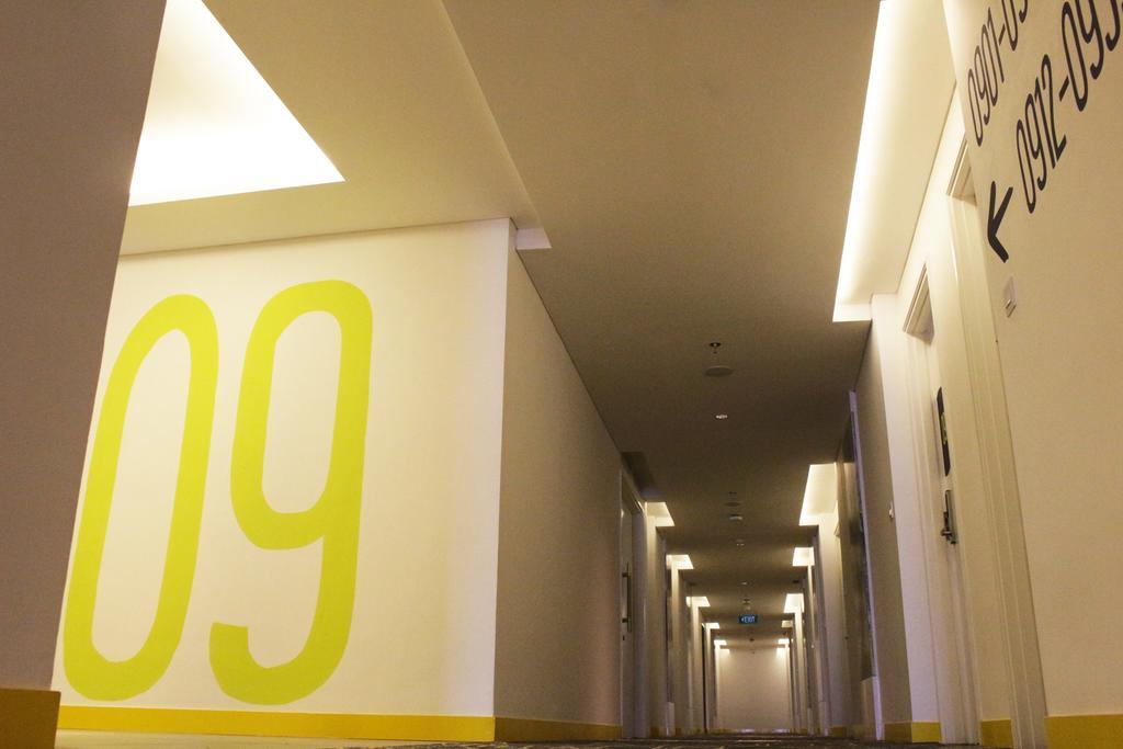 Yello Hotel Harmoni Джакарта Экстерьер фото