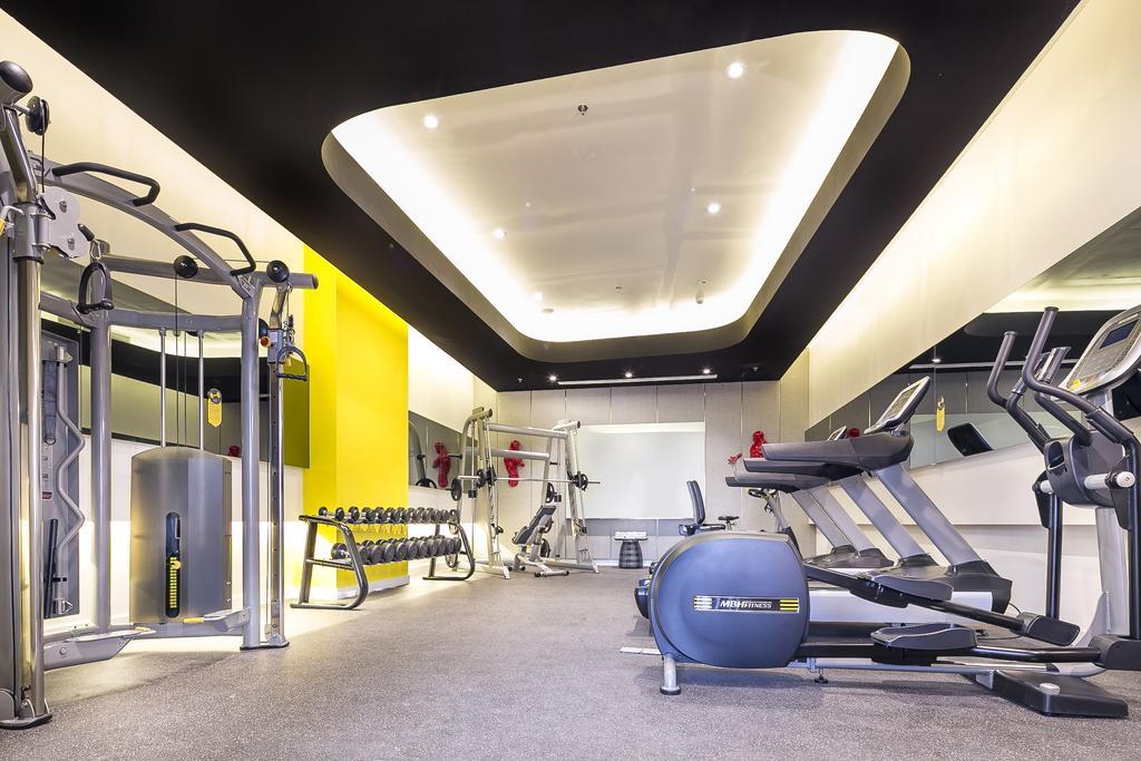 Yello Hotel Harmoni Джакарта Экстерьер фото