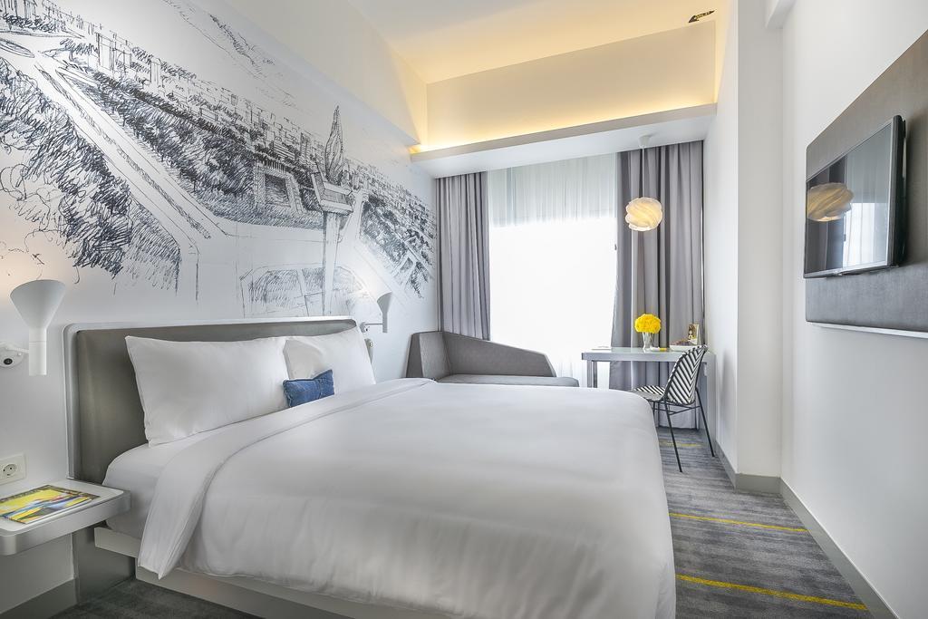 Yello Hotel Harmoni Джакарта Экстерьер фото