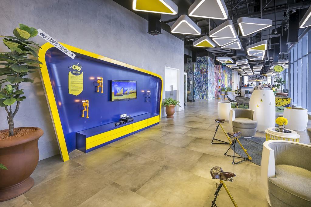 Yello Hotel Harmoni Джакарта Экстерьер фото