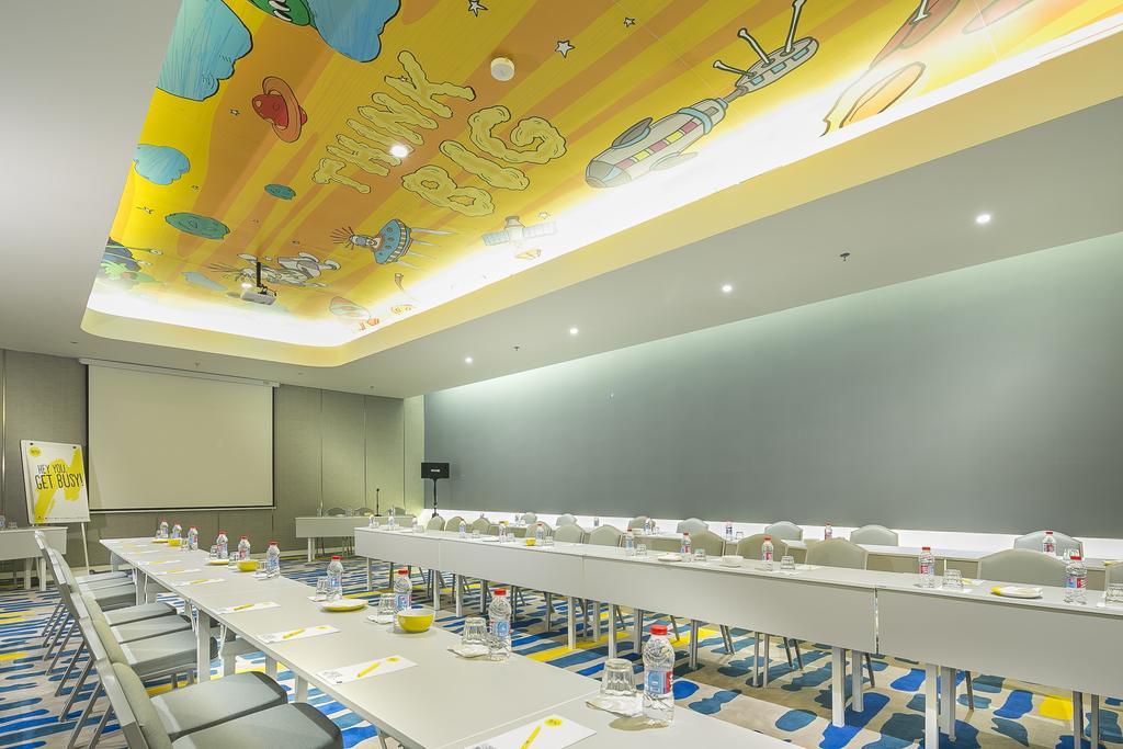 Yello Hotel Harmoni Джакарта Экстерьер фото