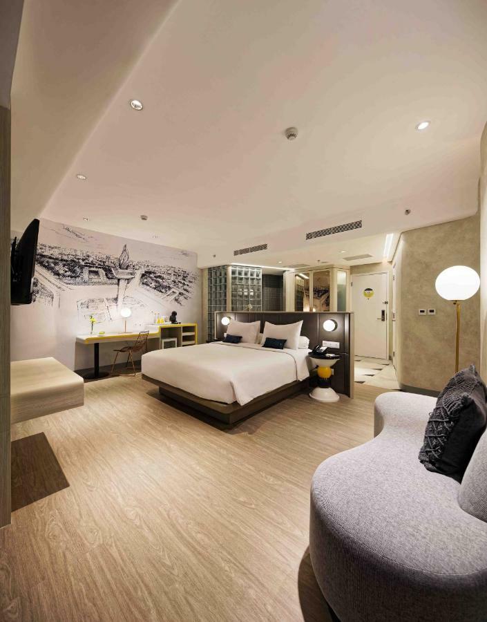 Yello Hotel Harmoni Джакарта Экстерьер фото