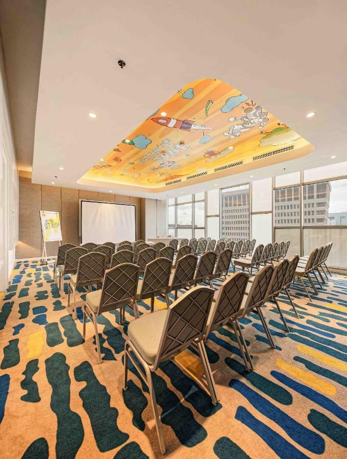 Yello Hotel Harmoni Джакарта Экстерьер фото