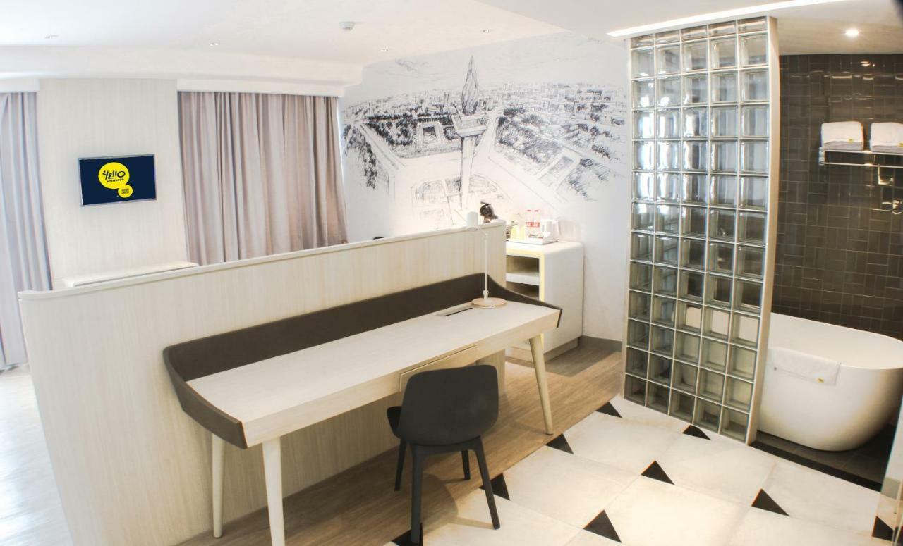 Yello Hotel Harmoni Джакарта Экстерьер фото