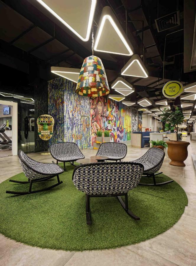 Yello Hotel Harmoni Джакарта Экстерьер фото