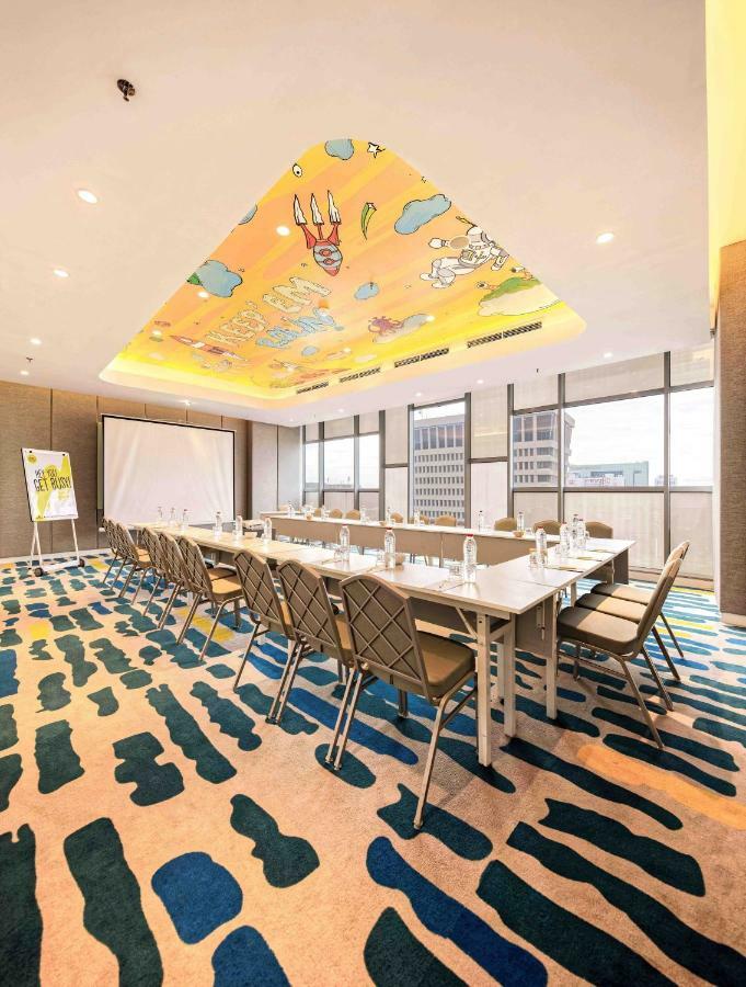 Yello Hotel Harmoni Джакарта Экстерьер фото